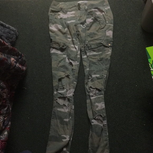 camouflage ripped pants
